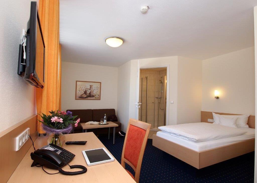 Hotel Gasthof Schuetzen Gbr Laupheim Zewnętrze zdjęcie