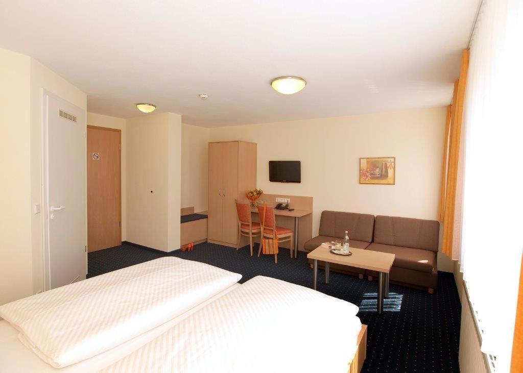 Hotel Gasthof Schuetzen Gbr Laupheim Zewnętrze zdjęcie